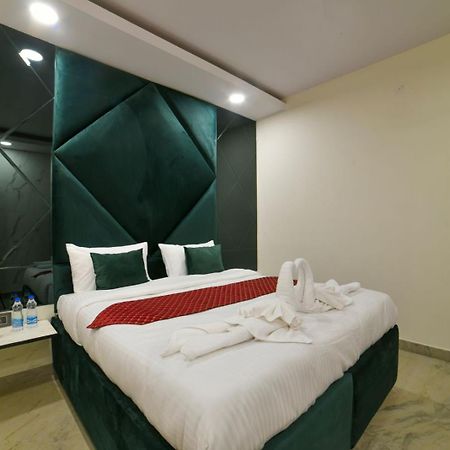 The Twenties Kamla Nagar Hotel New Delhi Exterior photo